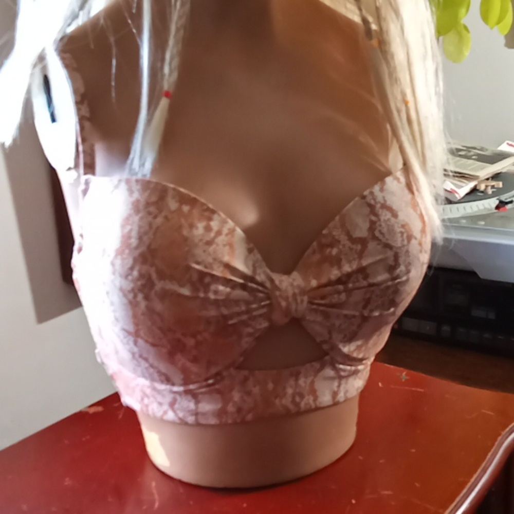 💲🤩2 For 12 Shade Shop 32DDD bikini top or bra.